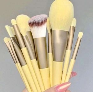 13 PC. MAKEUP BRUSH SET!! BRAND NEW IN ORIGINAL PACKAGE!💛